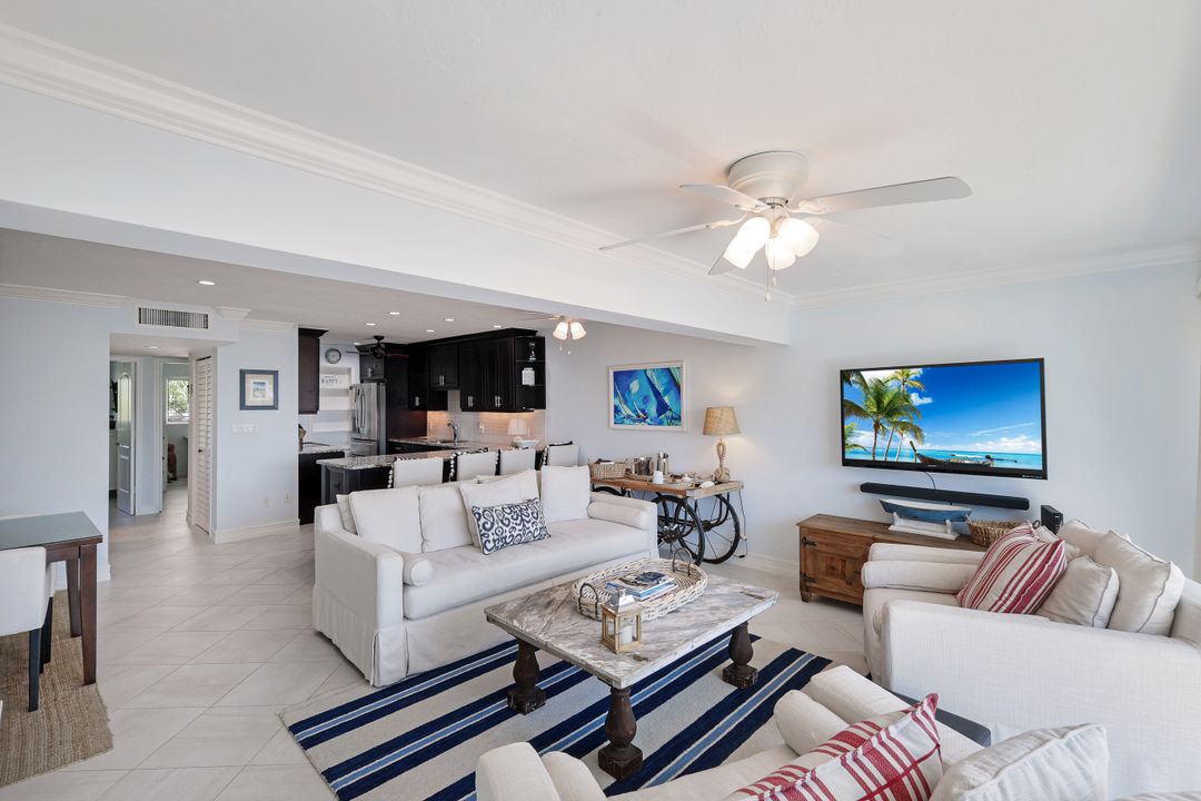 2100 Gulf Shore Blvd N #215, Naples, FL 34102