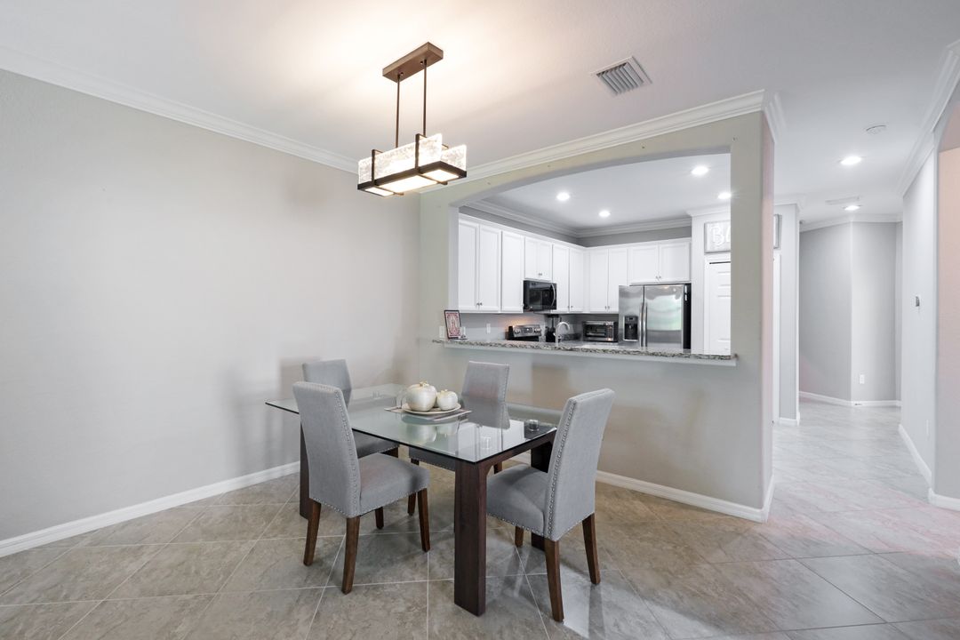 2028 Wellington St, Naples, FL 34120