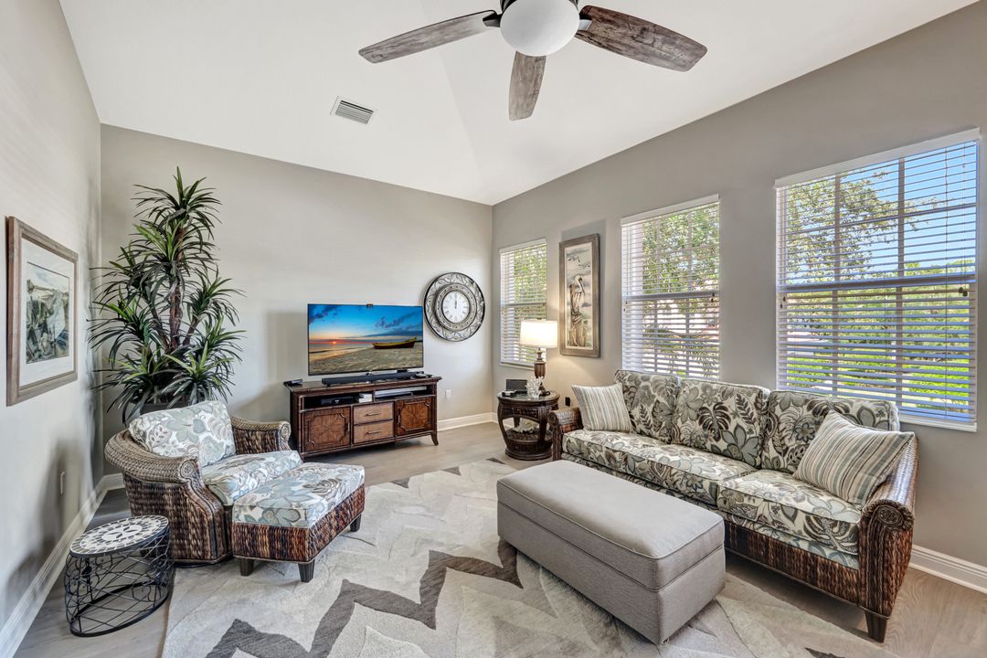 7842 Hawthorne Dr #1703, Naples, FL 34113