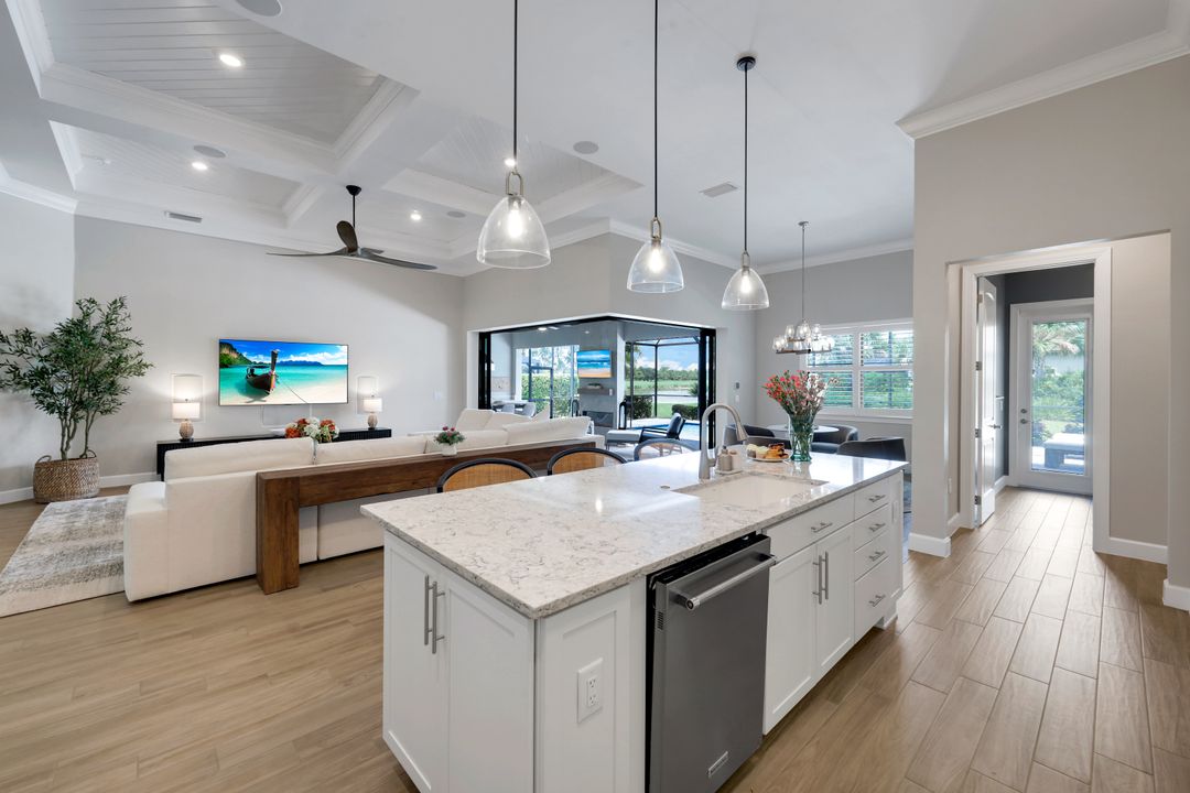 9151 Snowy Owl Wy, Naples, FL 34120