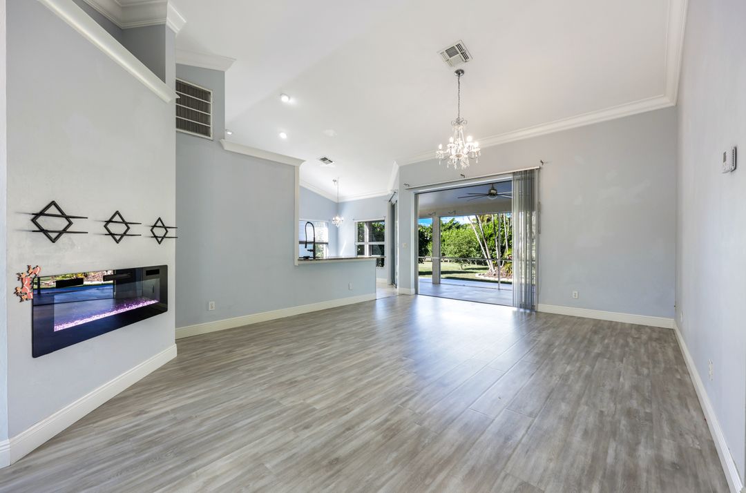 658 Lambton Ln, Naples, FL 34104