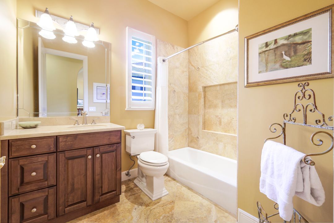 5742 Hammock Isles Dr, Naples, FL 34119