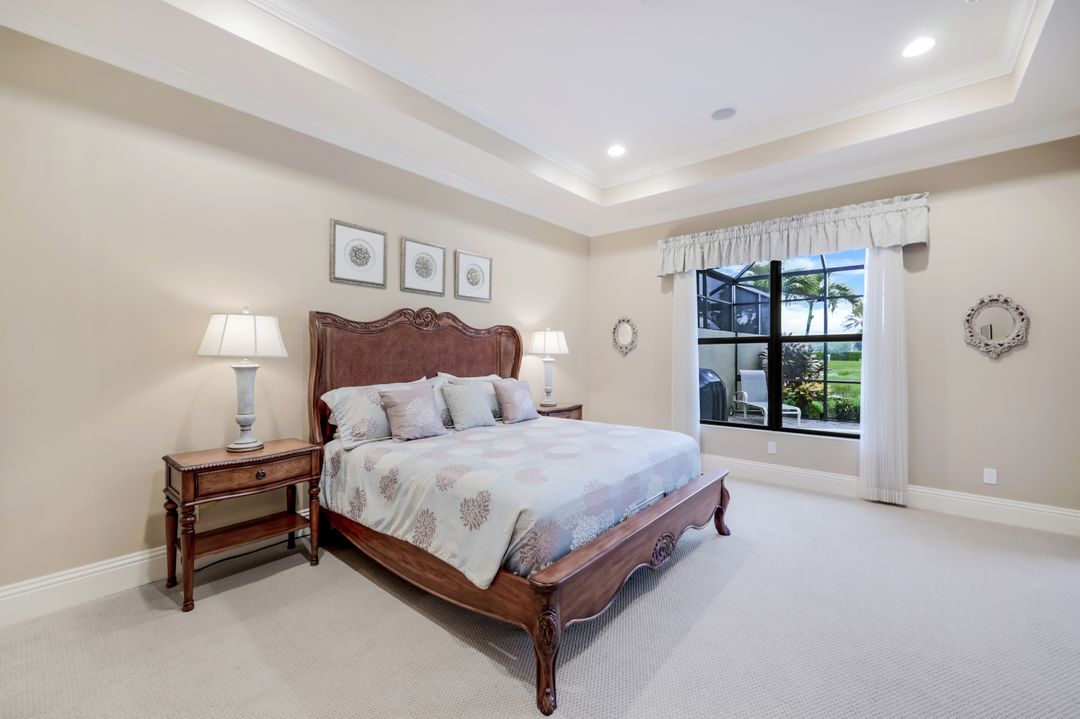 7598 Moorgate Point Way, Naples, FL 34113