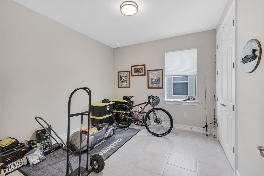 451 Spring Hill Lake Loop, Cape Coral, FL 33993