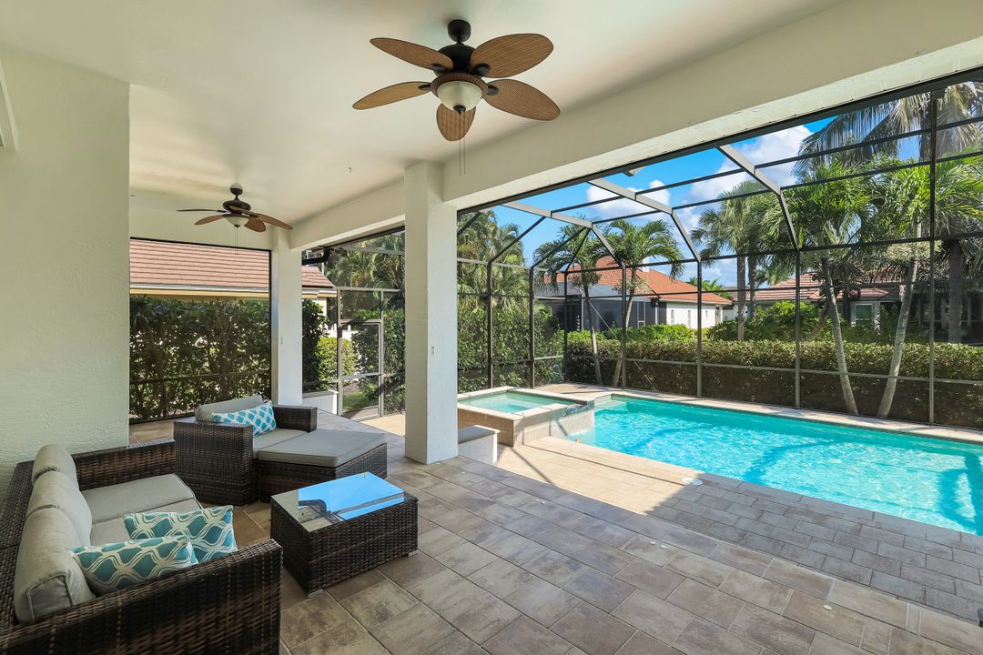 8748 S Lake Cir, Fort Myers, FL 33908