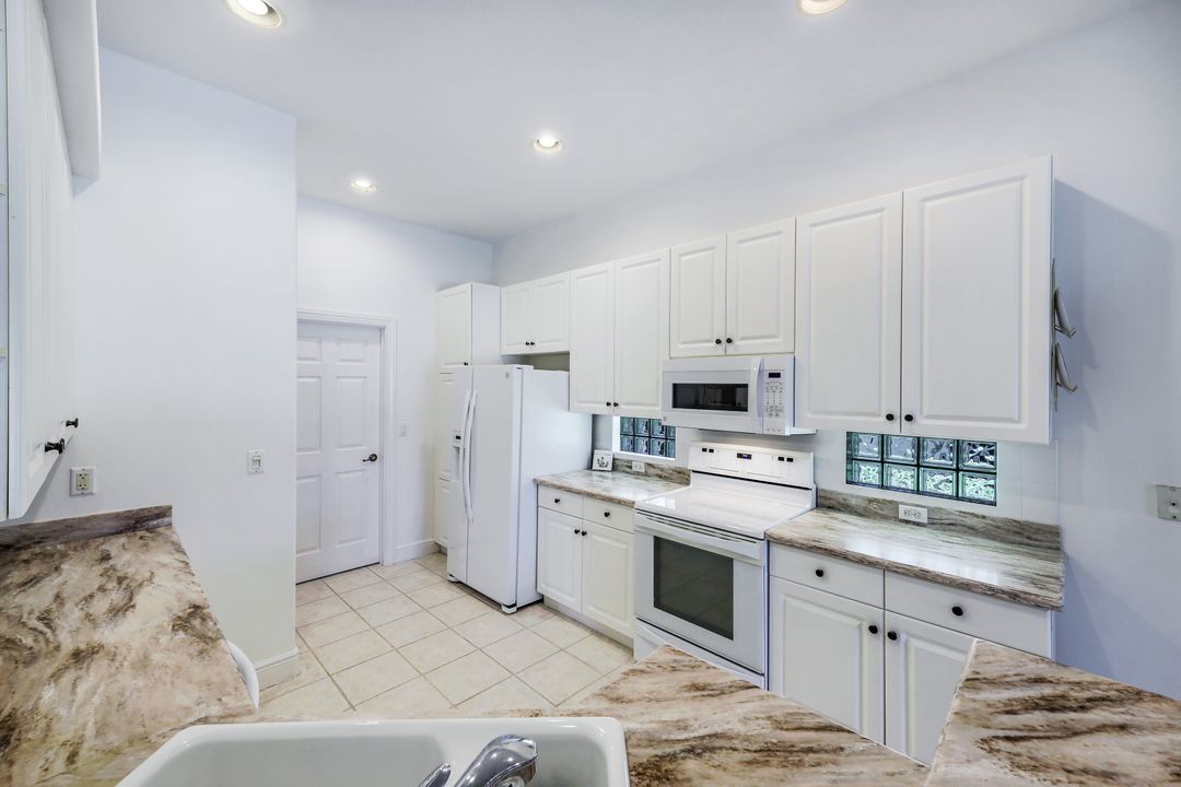 939 Fountain Run, Naples, FL 34119