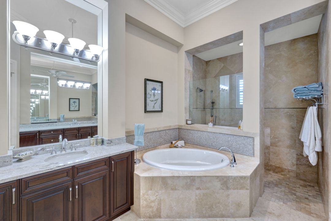 12194 Wicklow Ln, Naples, FL 34120