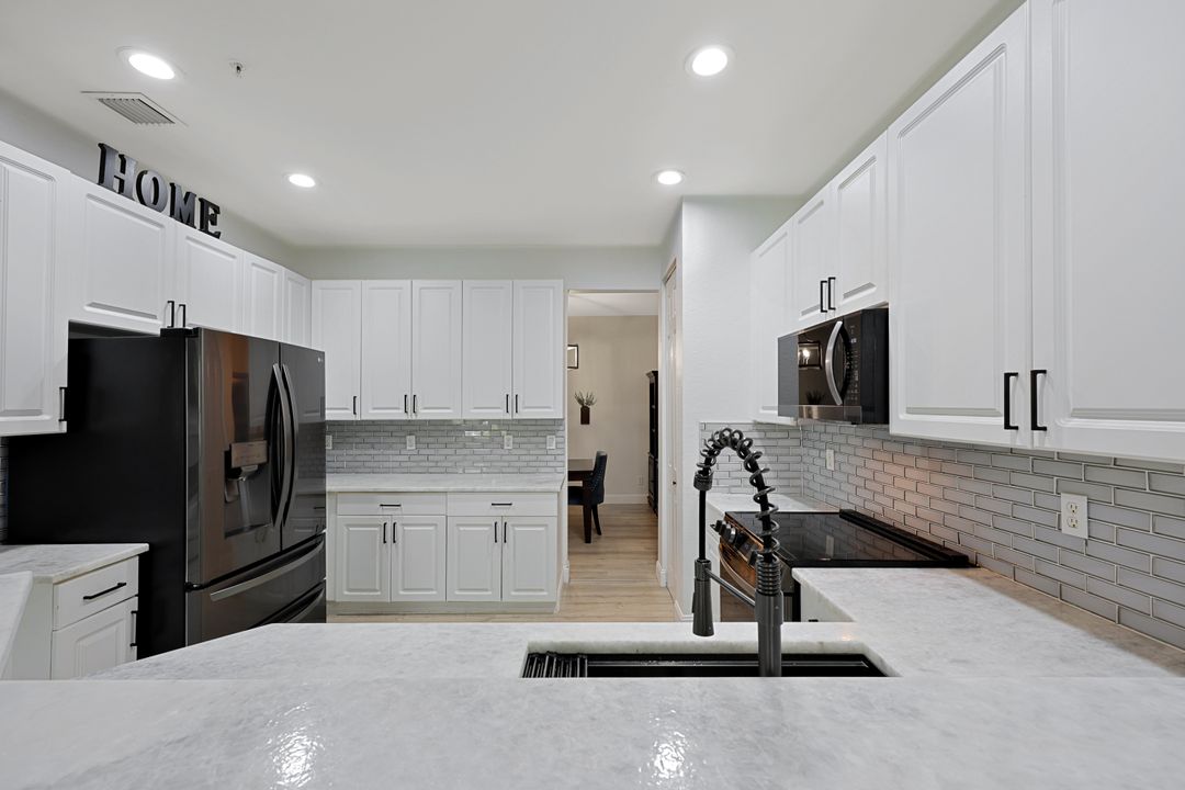 1430 Mariposa Cir, Naples, FL 34105