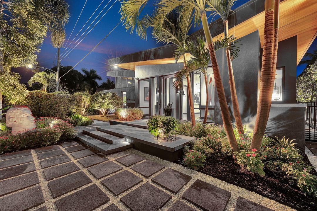 1111 12th St N, Naples, FL 34102