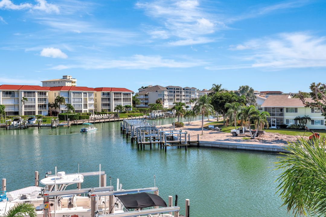 860 Banyan Ct, Marco Island, FL 34145