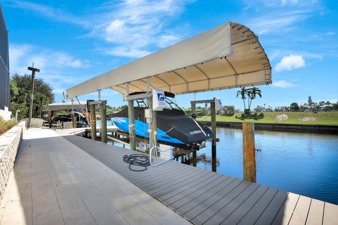 1110 Lenox Ct, Cape Coral, FL 33904