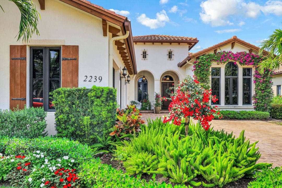 2239 Residence Cir, Naples, FL 34105