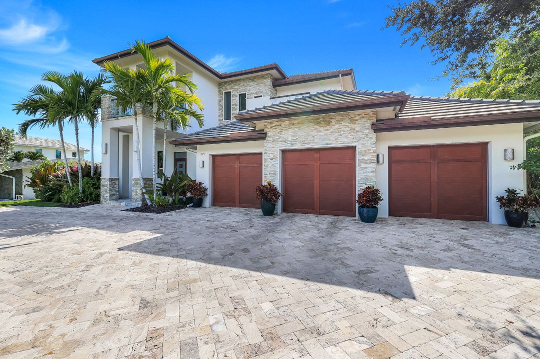 875 Wedge Dr, Naples, FL 34103