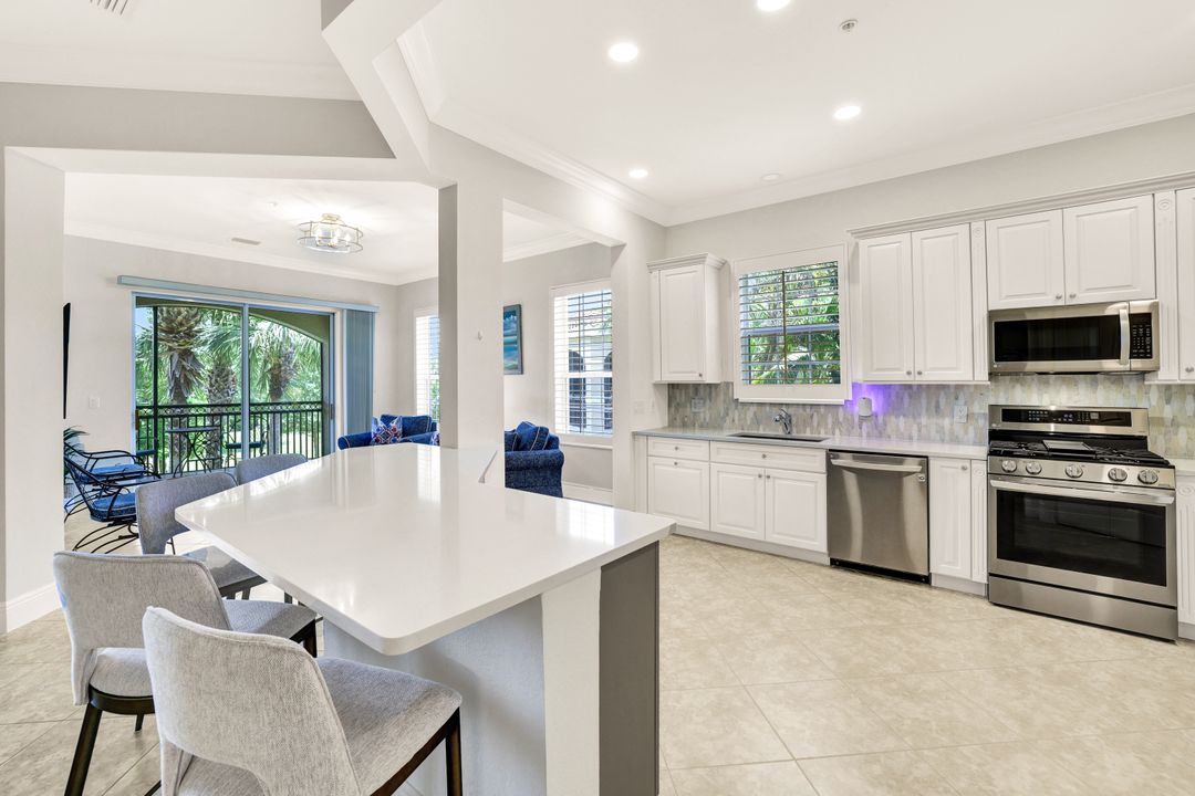 3176 Serena Ln #202, Naples, FL 34114