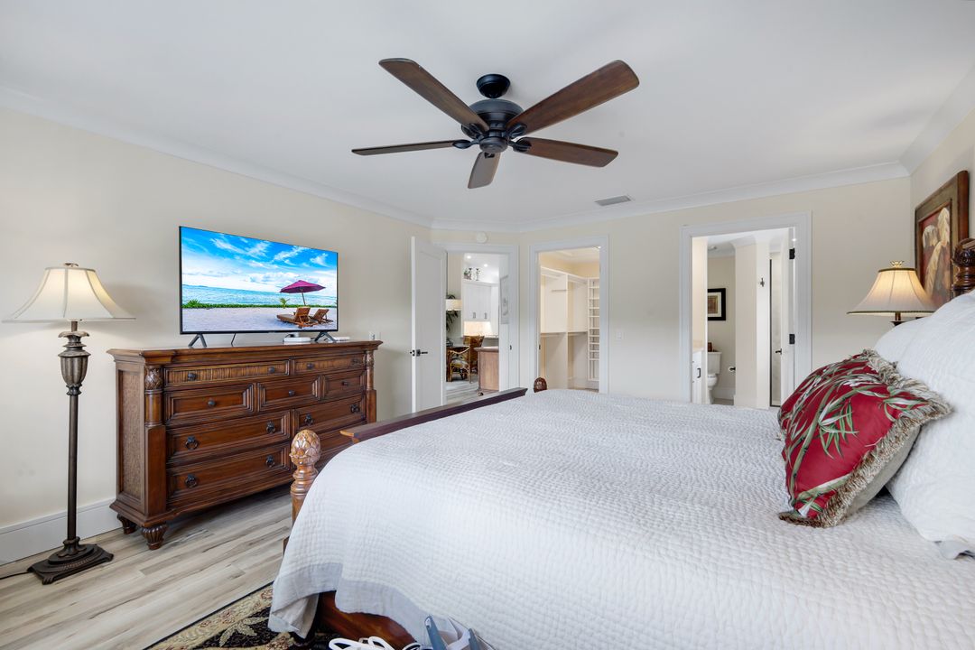 526 Lake Louise Cir #402, Naples, FL 34110