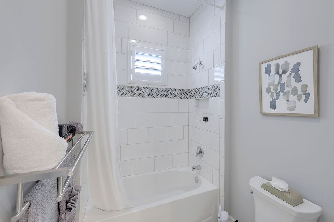 6177 Megans Bay Dr, Naples, FL 34112