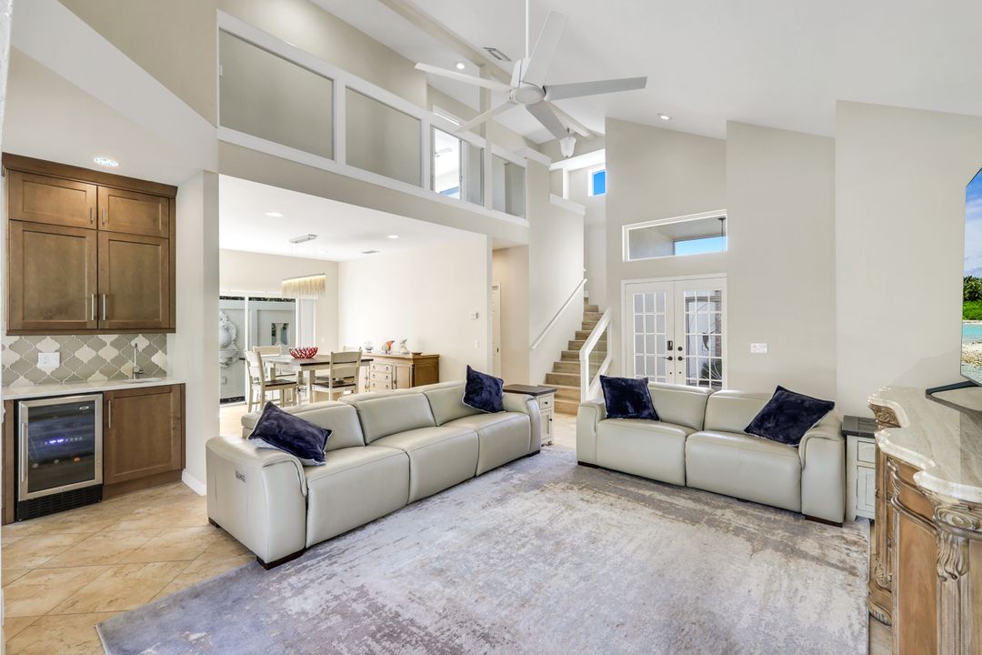 547 Cormorant Cove, Naples, FL 34113