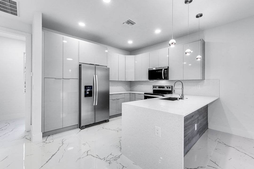 407 Columbus Ave, Lehigh Acres, FL 33972