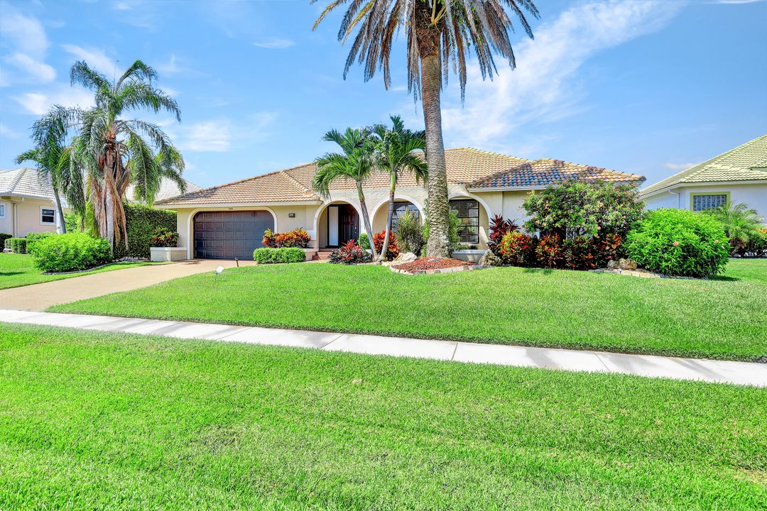 568 Elk Cir, Marco Island, FL 34145