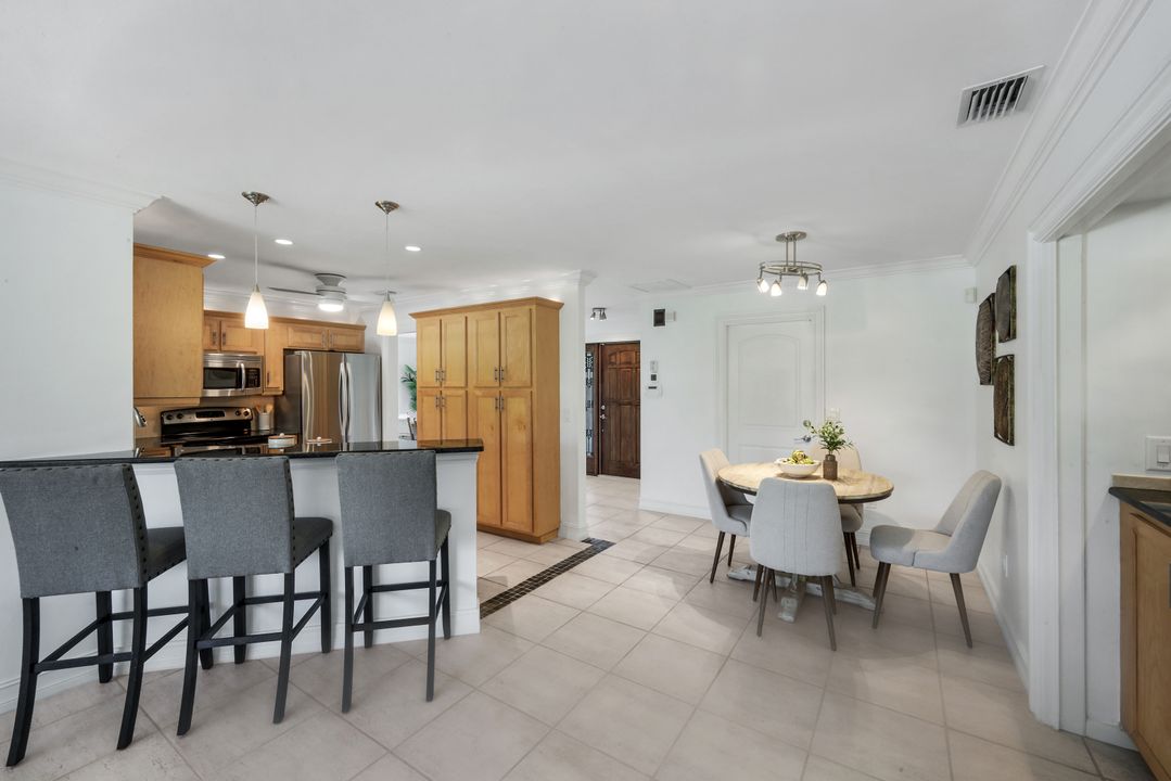 675 Pompano Dr, Naples, FL 34110