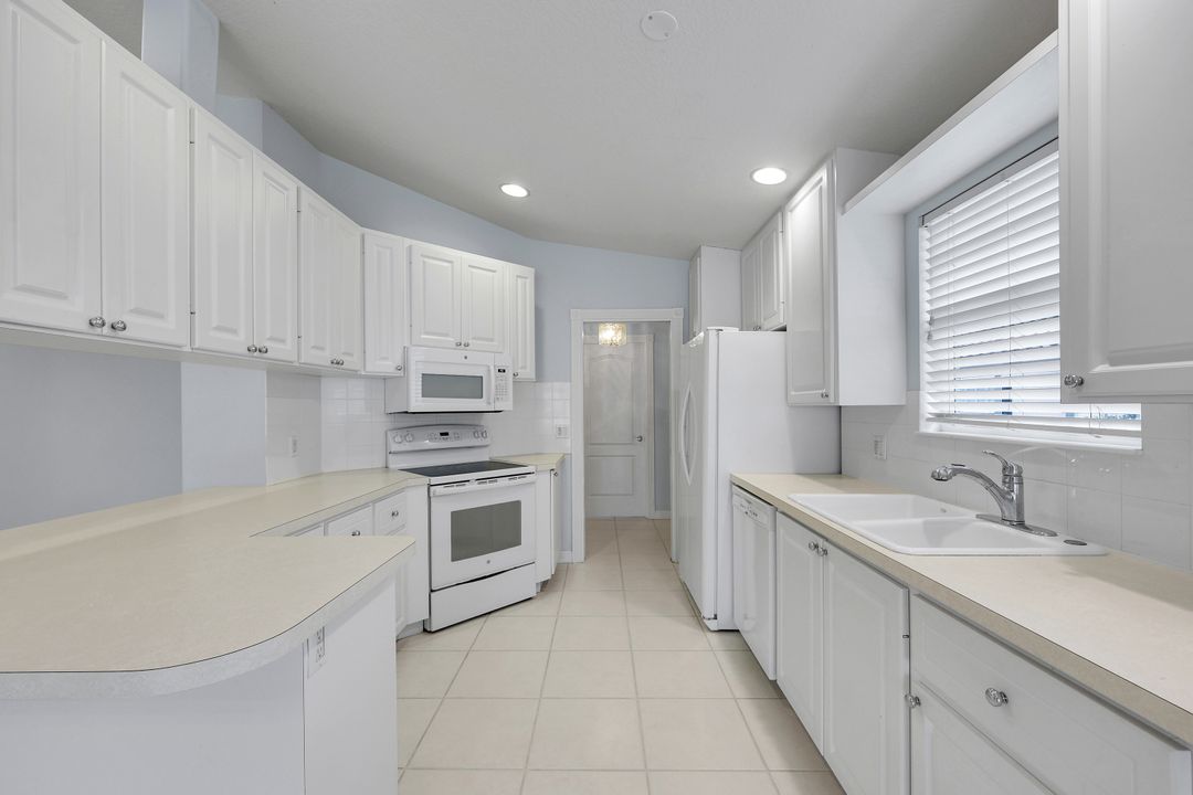 4922 Kingston Way, Naples, FL 34119