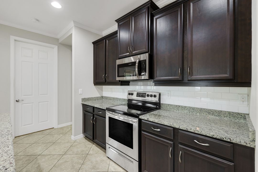2899 Sunset Pointe Cir, Cape Coral, FL 33914