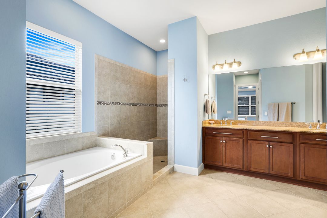 9383 Copper Rock Ct, Naples, FL 34120