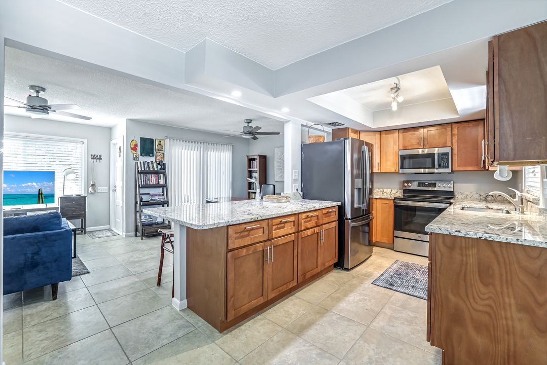 10095 7th St N #3, Naples, FL 34108