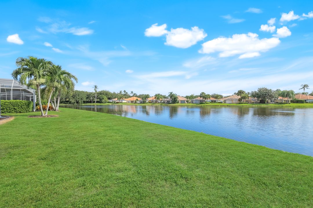 4338 Queen Elizabeth Way, Naples, FL 34119