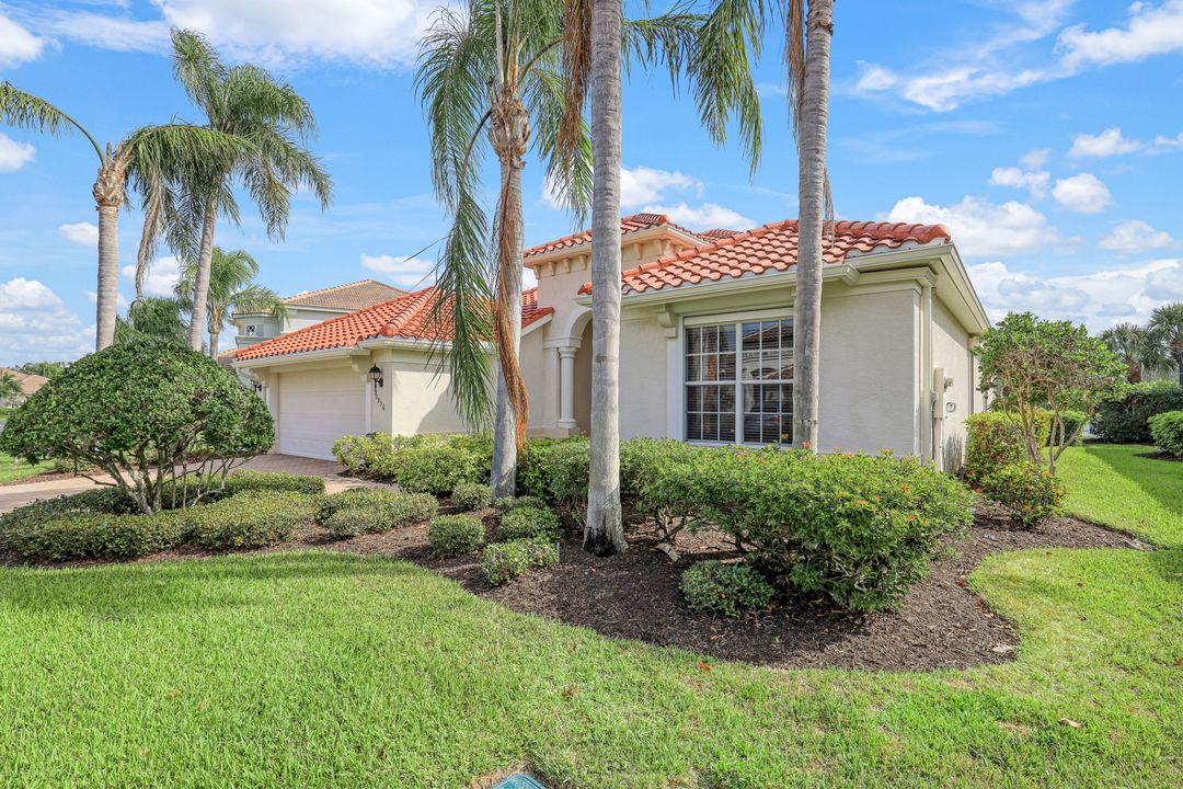 9956 St Moritz Dr, Miromar Lakes, FL 33913