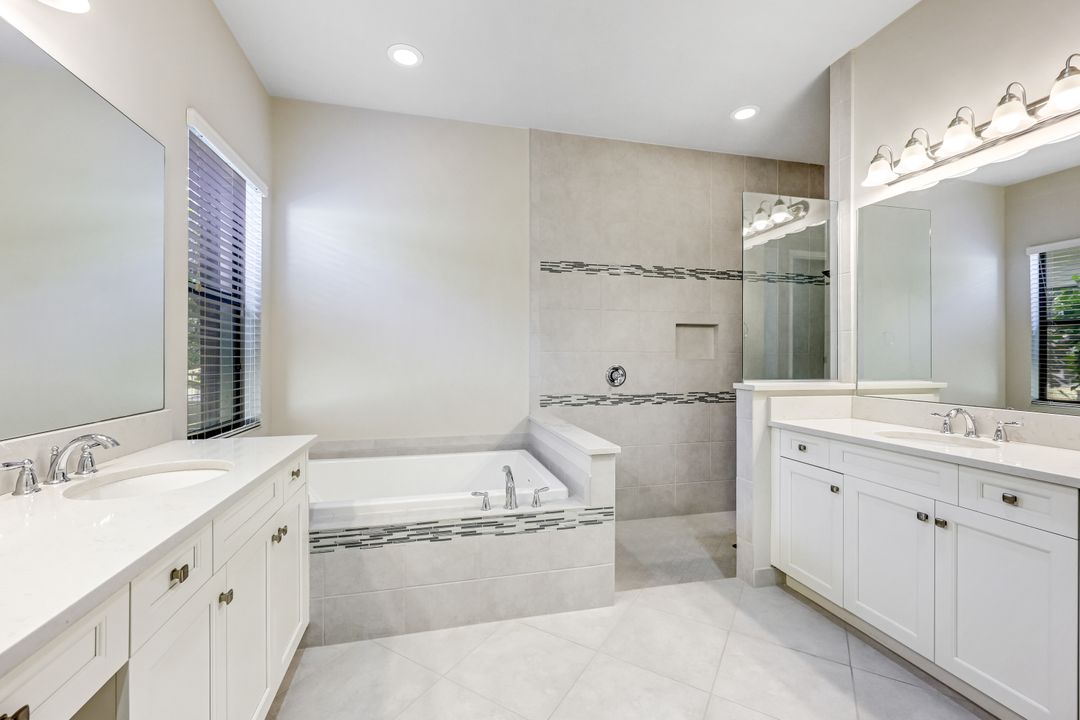 4426 Caldera Cir, Naples, FL 34119