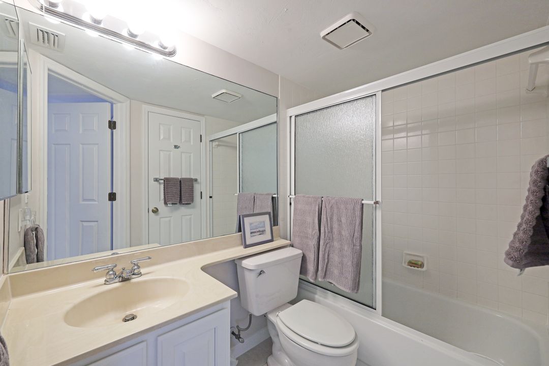 1045 Mainsail Dr #402, Naples, FL 34114