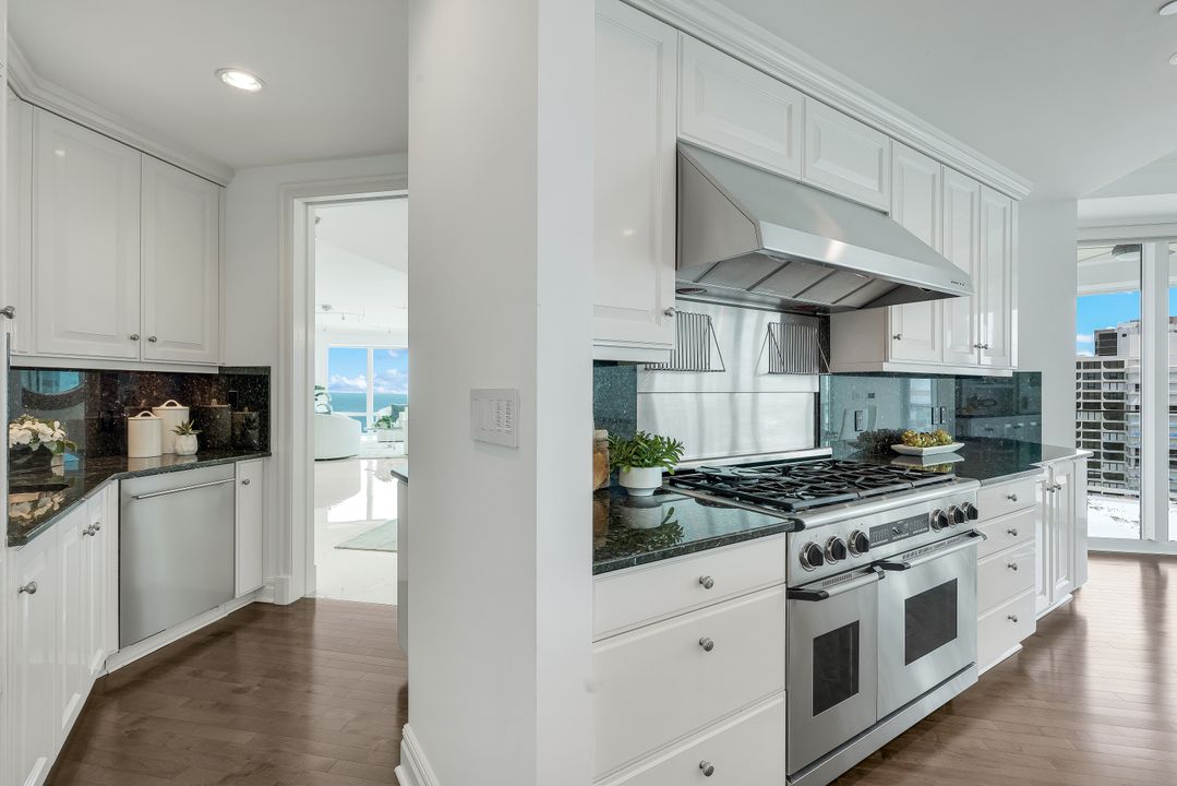 4101 Gulf Shore Blvd N #17N, Naples, FL 34103