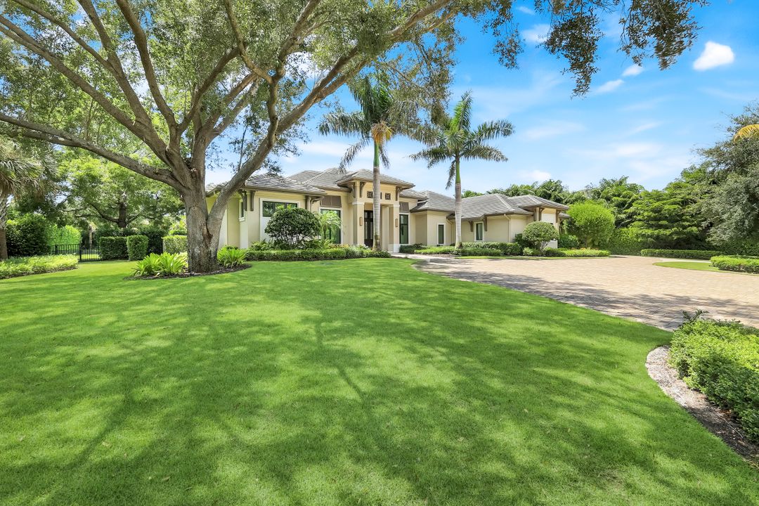 112 Hickory Rd, Naples, FL 34108