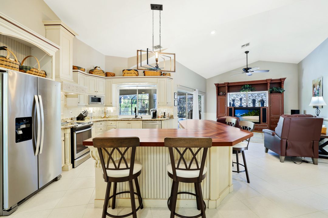 146 Muirfield Cir, Naples, FL 34113