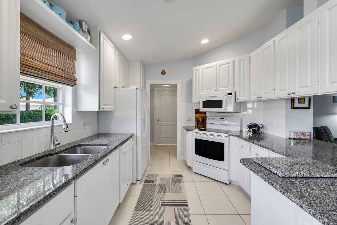 3343 Cayman Ln, Naples, FL 34119