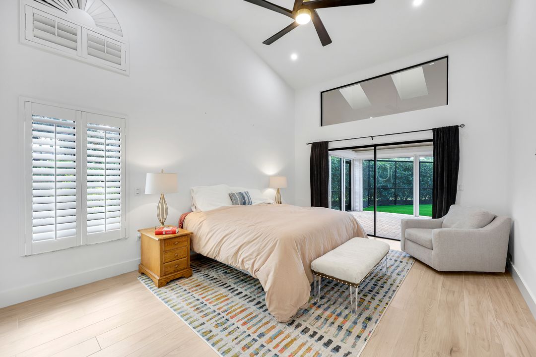 806 Knoll Wood Ct, Naples, FL 34108