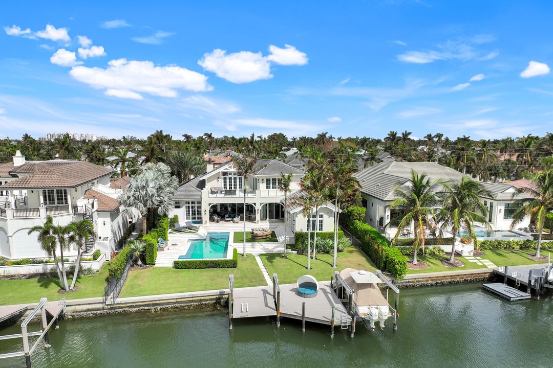 350 Springline Dr, Naples, FL 34102