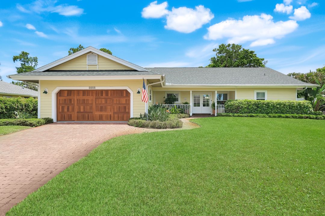 2319 Queens Way, Naples, FL 34112