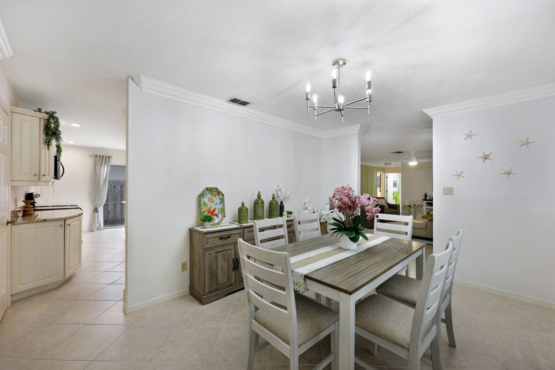 601 97th Ave N, Naples, FL 34108