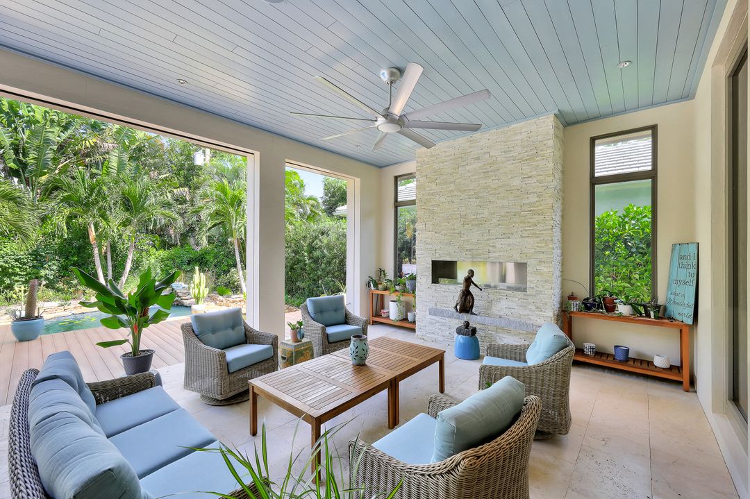 355 7th Ave S, Naples, FL 34102