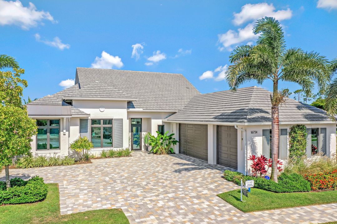 16724 Enclave Cir, Naples, FL 34110