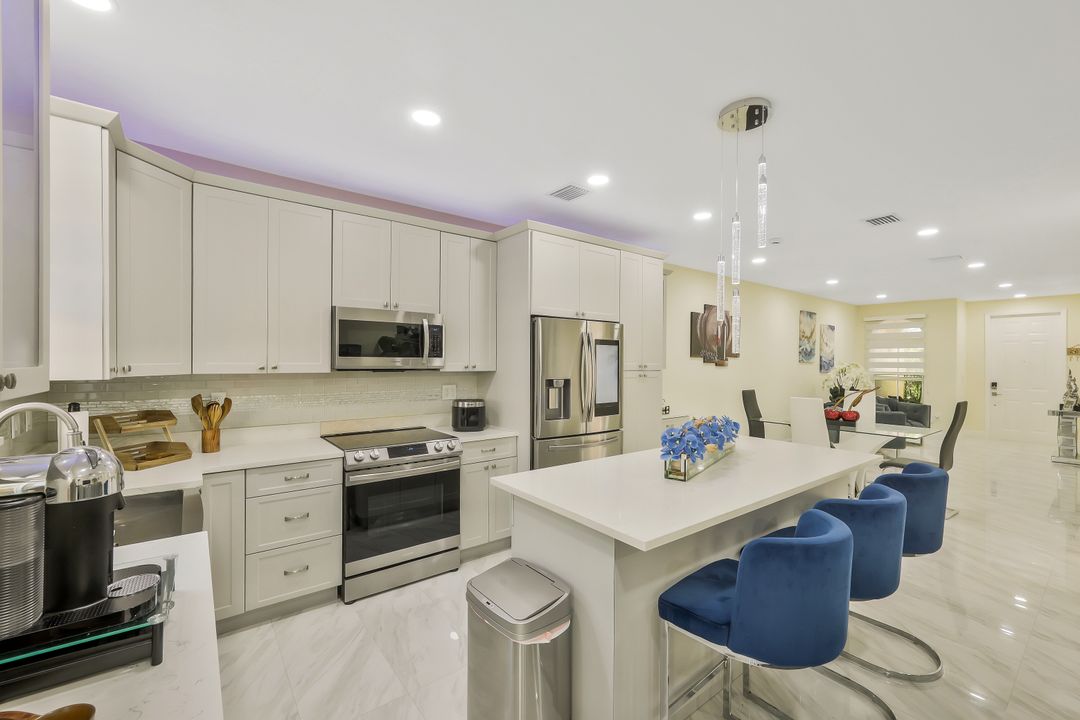14942 SW 8th Ln, Miami, FL 33194