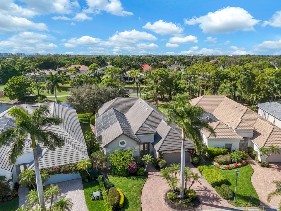 109 Greenfield Ct, Naples, FL 34110