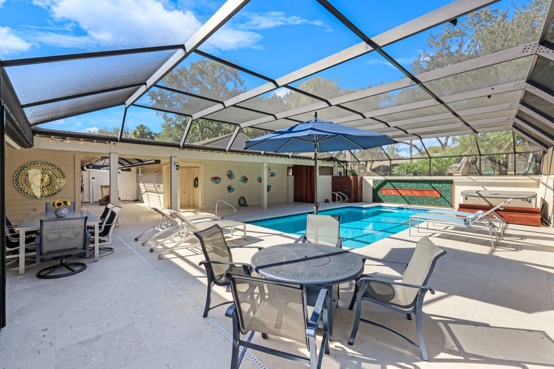 370 Edgemere Way N, Naples, FL 34105