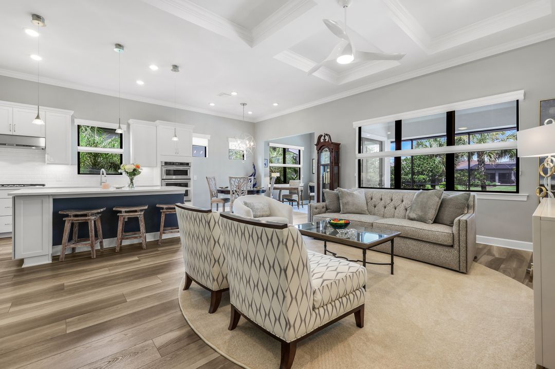 9721 Everglades Dr, Naples, FL 34120