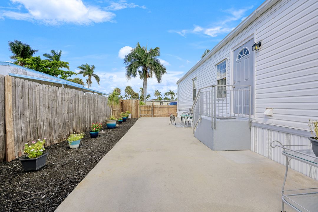 12151 Cypress Dr, Fort Myers, FL 33908