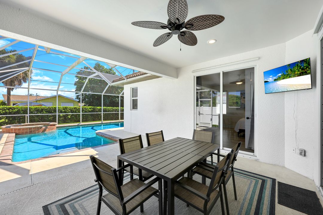 587 97th Ave N, Naples, FL 34108