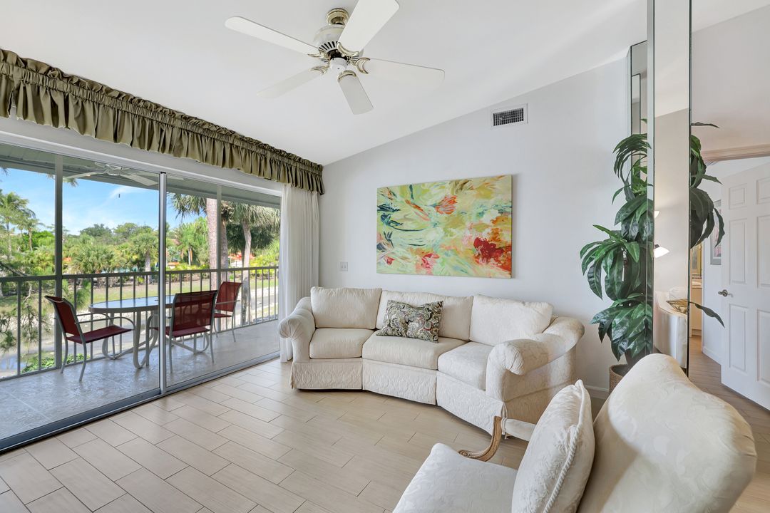 2420 Hidden Lake Dr #8, Naples, FL 34112