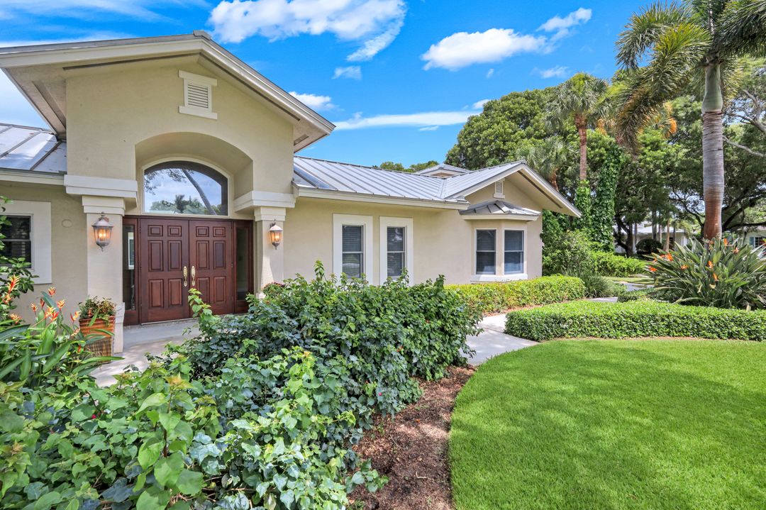 675 Murex Dr, Naples, FL 34102